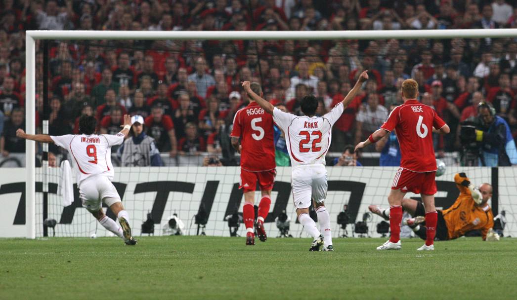 L&#39;esultanza di Kakà dopo il primo gol di Inzaghi nella finale di Champions 2007 contro il Liverpool, poi su suo assist arriverà il secondo. Afp